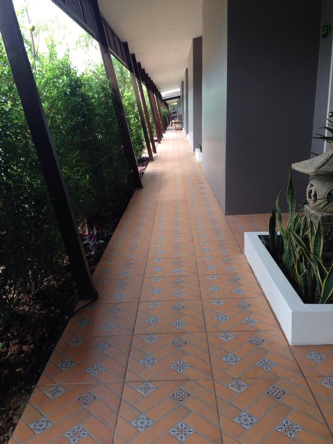 Heritage Tropical Resort 나콘시탐마랏 외부 사진