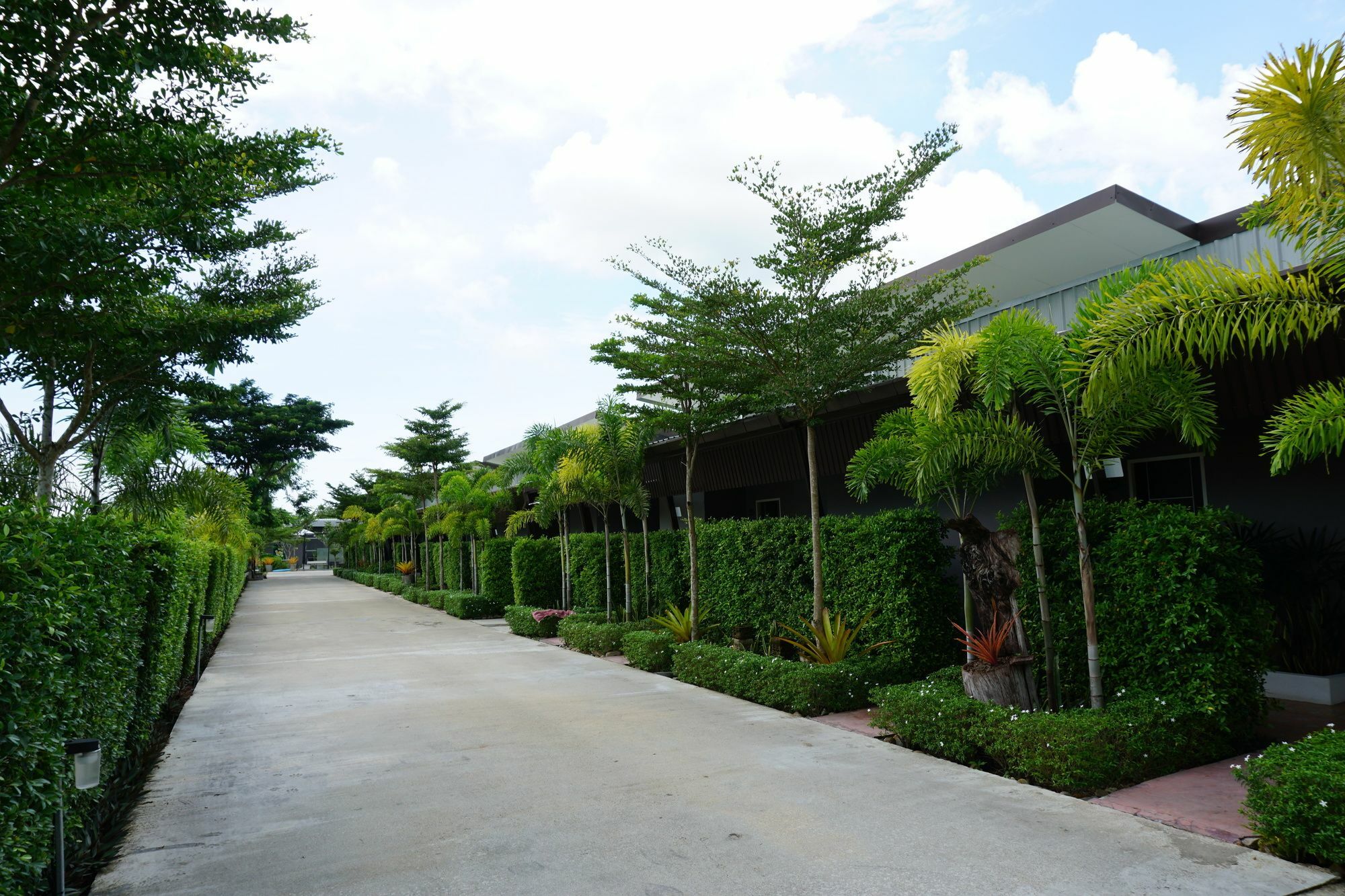 Heritage Tropical Resort 나콘시탐마랏 외부 사진